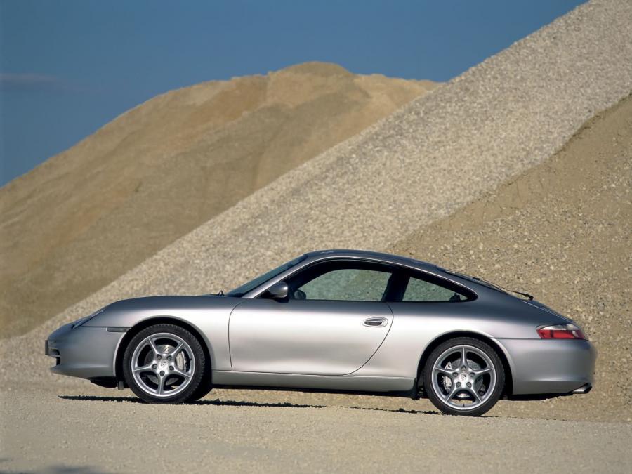  Porsche 911 Carrera 4 2003 года  (фото 2 из 3)